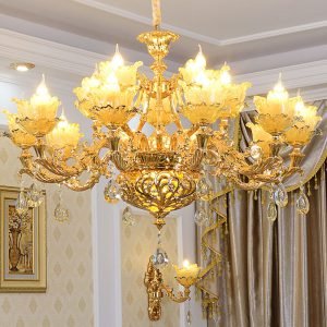 Bật mí điểm nổi bật nhất của mẫu đèn chùm pha lê kết hợp nến Bat mi diem noi bat nhat cua mau den chum pha le ket hop nen 1