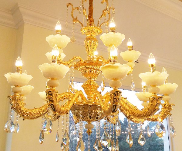 Bỏ t&uacute;i 5 l&yacute; do khiến đ&egrave;n ch&ugrave;m Ch&acirc;u &Acirc;u được nhiều người săn l&ugrave;ng