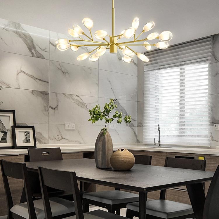 C&aacute;ch lắp đặt đ&egrave;n ch&ugrave;m trang tr&iacute; ph&ograve;ng ăn ấm c&uacute;ng, sang trọng.