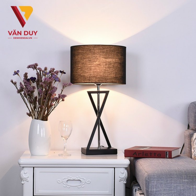 Đ&egrave;n b&agrave;n ph&ograve;ng ngủ - N&ecirc;n lựa chọn m&agrave;u g&igrave; tốt cho thị lực?