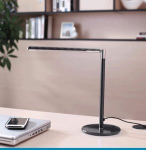 Đèn bàn văn phòng mang lại vẻ đẹp tinh tế Den ban van phong mang lai ve dep tinh te 1