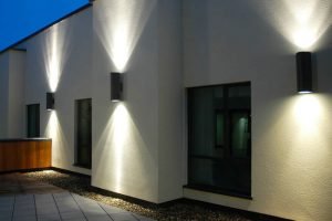 Đèn hắt ngoài trời và cách chọn lựa đèn Den hat ngoai troi va cach chon lua den 1