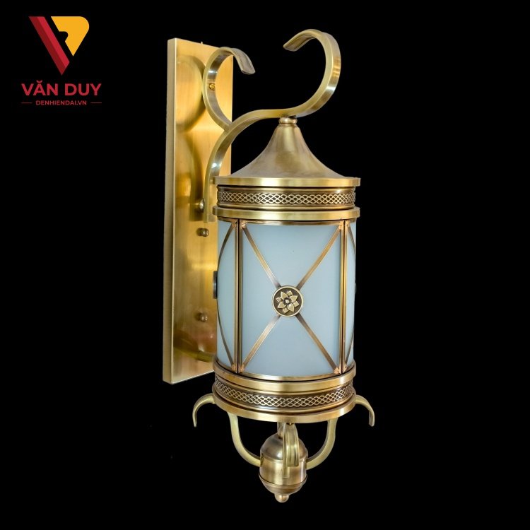 Đ&egrave;n tường hắt ngo&agrave;i trời - Điểm s&aacute;ng cho ngoại thất s&acirc;n vườn