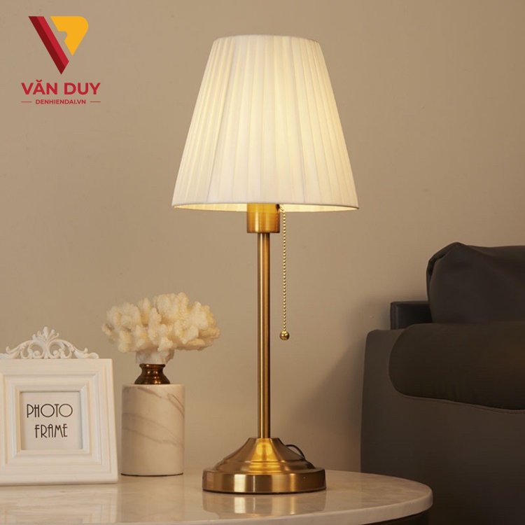 Đ&egrave;n GoldMoon - Đơn vị b&aacute;n đ&egrave;n b&agrave;n văn ph&ograve;ng chất lượng, gi&aacute; tốt