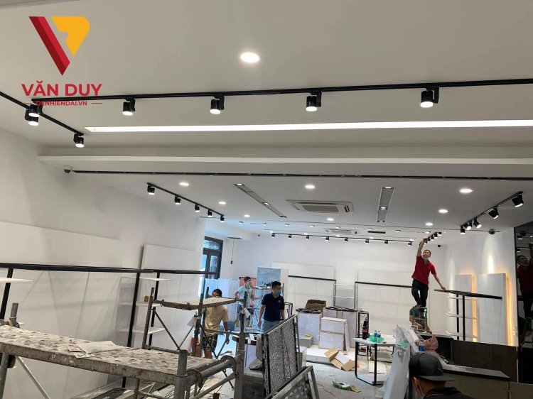 Dự &aacute;n lắp đặt đ&egrave;n chiếu s&aacute;ng cho chuỗi Cửa h&agrave;ng thời trang cao cấp Neva