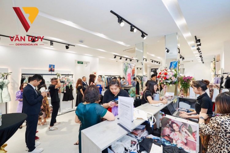 Dự &aacute;n lắp đặt đ&egrave;n chiếu s&aacute;ng cho chuỗi Cửa h&agrave;ng thời trang cao cấp Neva