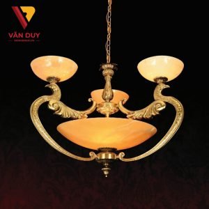 Lý giải xu hướng lắp đặt đèn chùm đồng đá cho phòng khách Ly giai xu huong lap dat den chum dong da cho phong khach 1