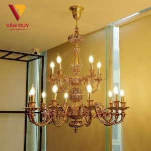Lý giải xu hướng lắp đặt đèn chùm pha lê nến cho phòng khách Ly giai xu huong lap dat den chum pha le nen cho phong khach 1