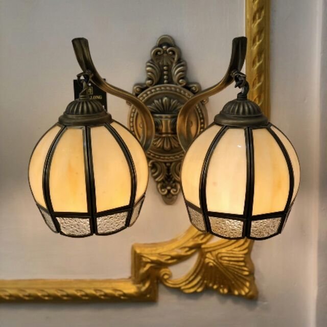 Một số mẫu đ&egrave;n tường đồng gi&aacute; rẻ hiện nay .