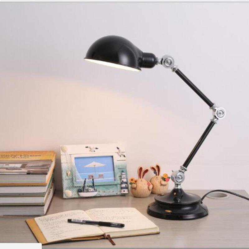 Một số sai lầm khi chọn mua đ&egrave;n b&agrave;n l&agrave;m việc