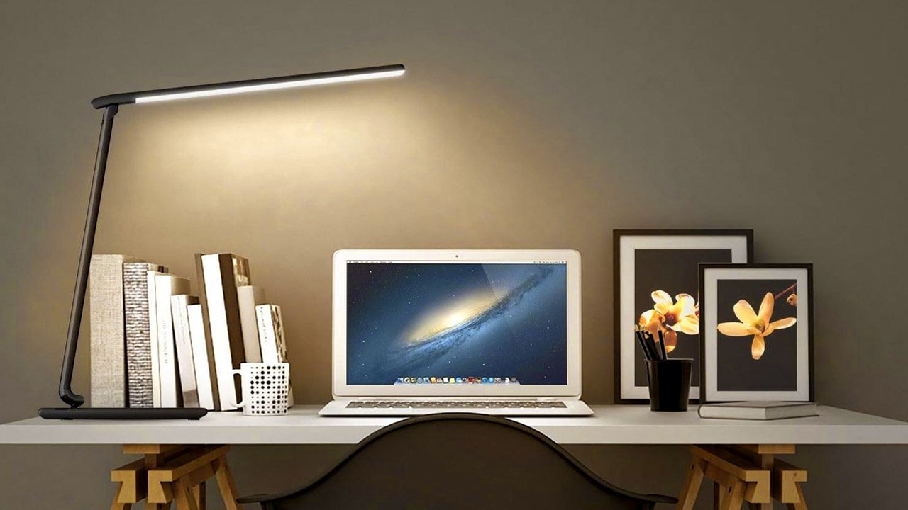 Một số sai lầm khi chọn mua đ&egrave;n b&agrave;n l&agrave;m việc