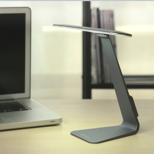 Một số tiêu chí để đánh giá đèn bàn làm việc tốt Mot so tieu chi de danh gia den ban lam viec tot 1 1