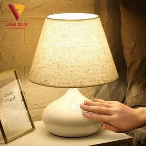 Tiết lộ 3 lý do thuyết phục bạn mua đèn bàn tân cổ điển Tiet lo 3 ly do thuyet phuc ban mua den ban tan co dien 3